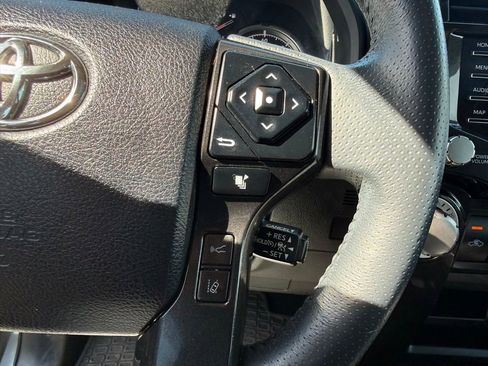 Used 2020 Toyota 4Runner TRD Off-Road Premium AWD/4WD image 12
