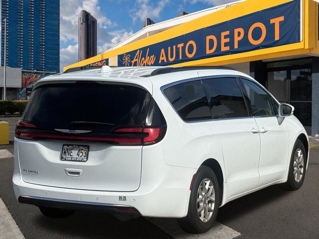 Used 2022 Chrysler Pacifica Touring-L FWD image 5