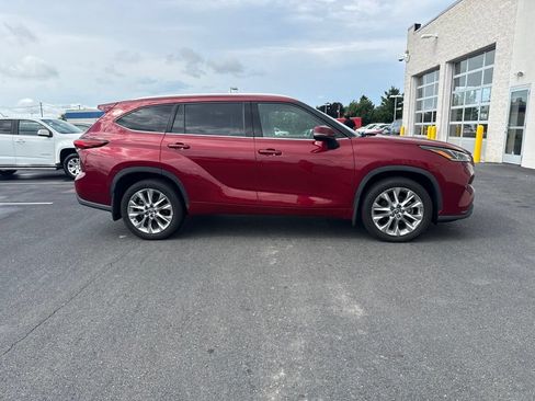 Used 2021 Toyota Highlander Limited AWD/4WD image 6