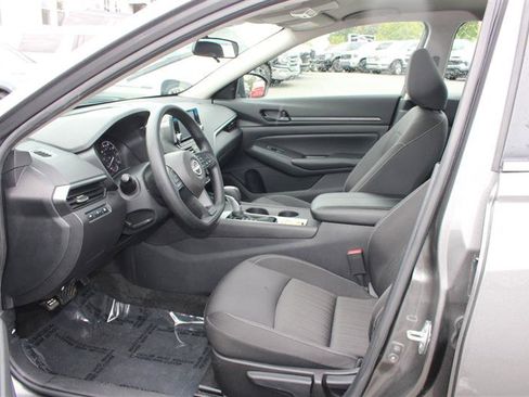 Used 2024 Nissan Altima 2.5 S image 9