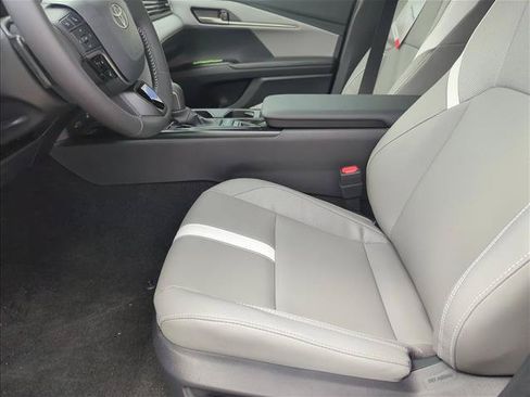 Used 2026 Toyota Camry SE FWD image 15