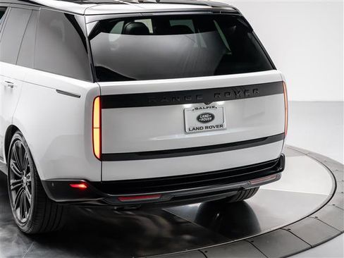 Used 2025 Land Rover Range Rover SE image 29
