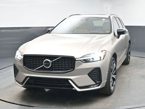 Used 2023 Volvo XC60 B5 Ultimate w/ Protection Package Premier image 3