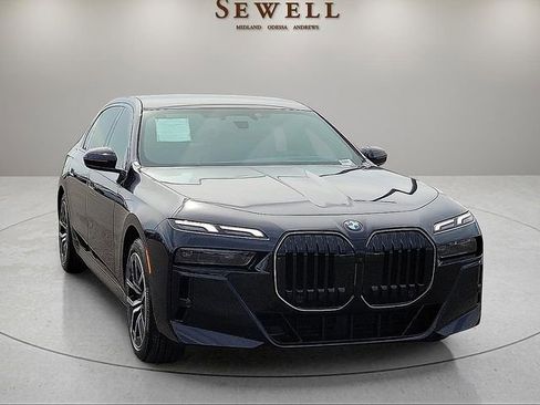 Used 2025 BMW 740i RWD image 7