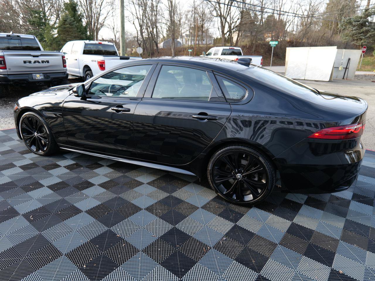 Used 2024 Jaguar XF R-Dynamic SE AWD/4WD image 7