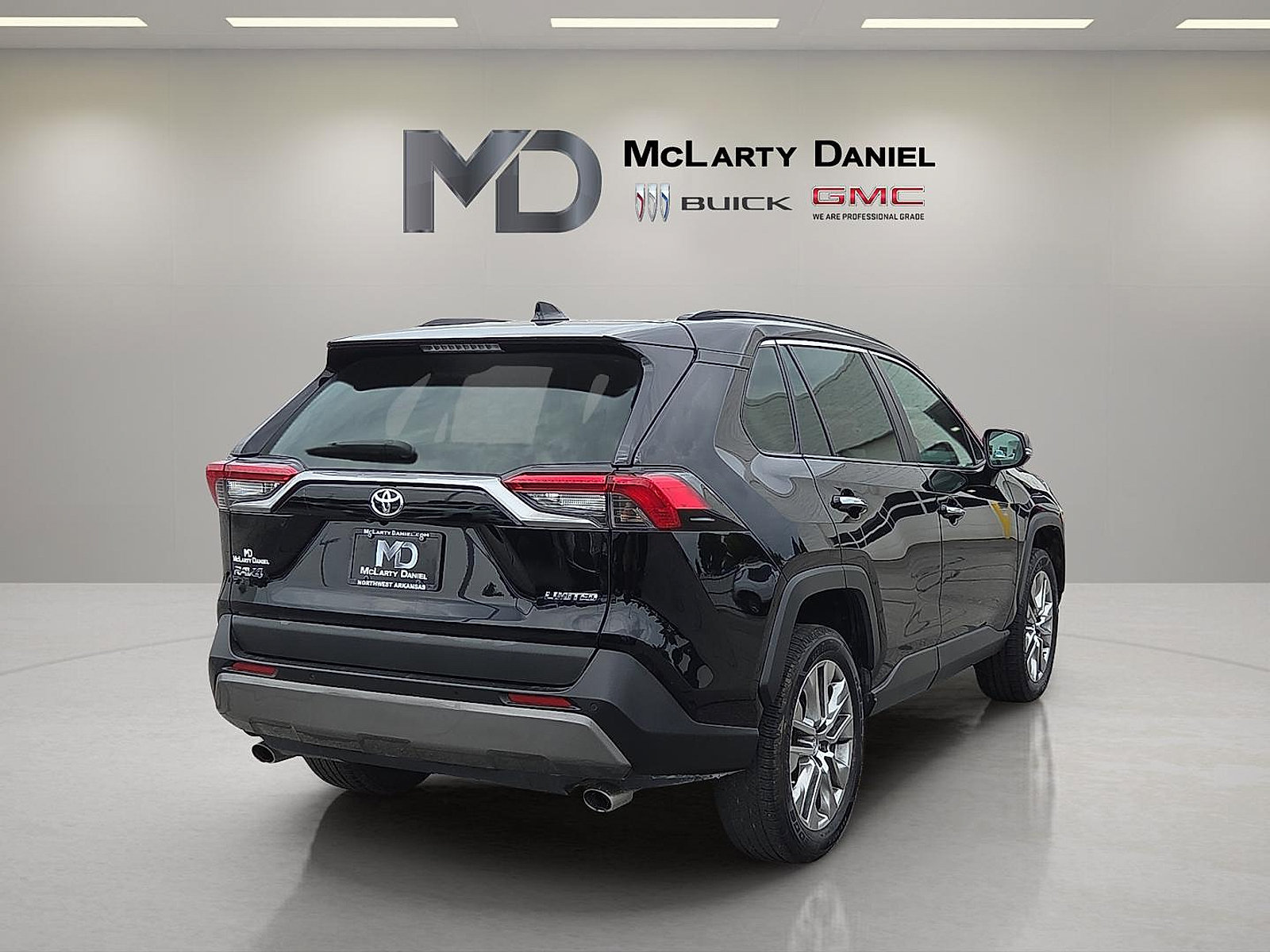 Used 2019 Toyota RAV4 Limited FWD image 14