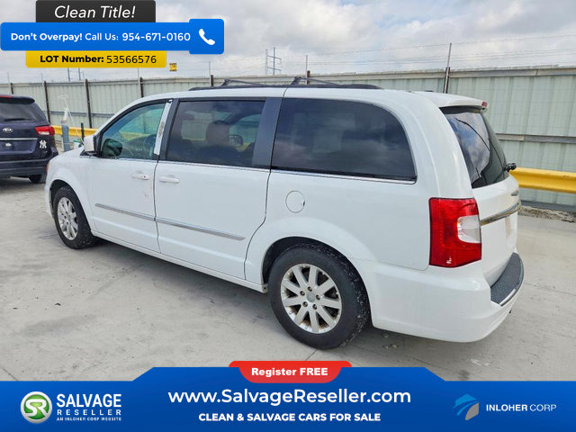 Used 2016 Chrysler Town & Country Touring FWD image 3