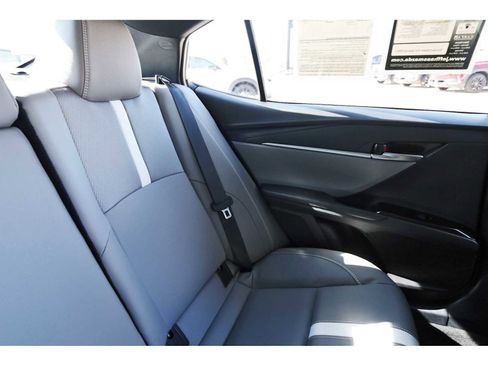 Used 2025 Toyota Camry SE image 10