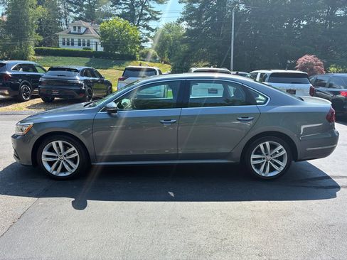 Used 2018 Volkswagen Passat 2.0T SE FWD image 10