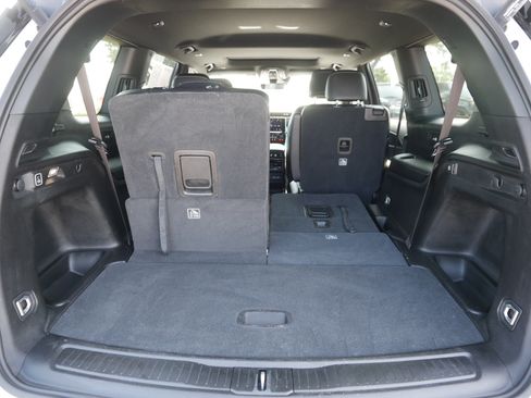 Used 2025 Jeep Grand Cherokee L Altitude AWD/4WD image 18