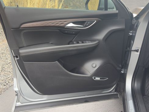 Used 2023 Buick Envision Avenir image 25