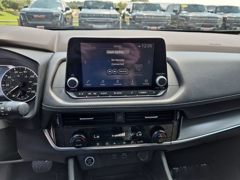 Used 2021 Nissan Rogue SV FWD image 24