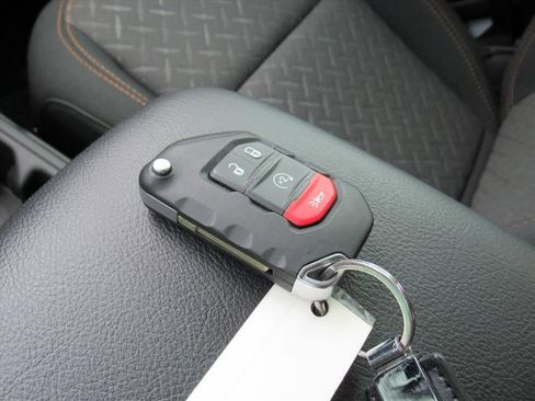 Certified 2024 Jeep Gladiator Mojave w/ Technology Group image 32