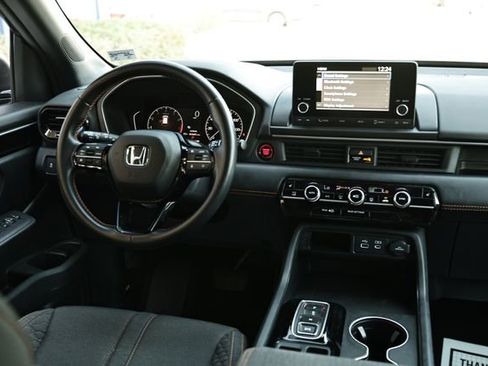 Used 2025 Honda Pilot Sport image 26