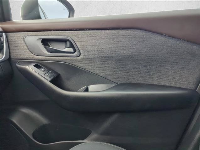 Used 2023 Nissan Rogue S FWD image 25