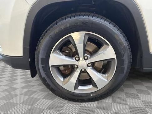 Used 2019 Jeep Cherokee Limited AWD/4WD image 14