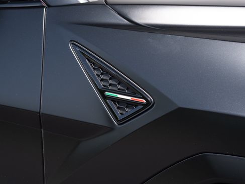 Used 2024 Lamborghini Urus S AWD/4WD image 13