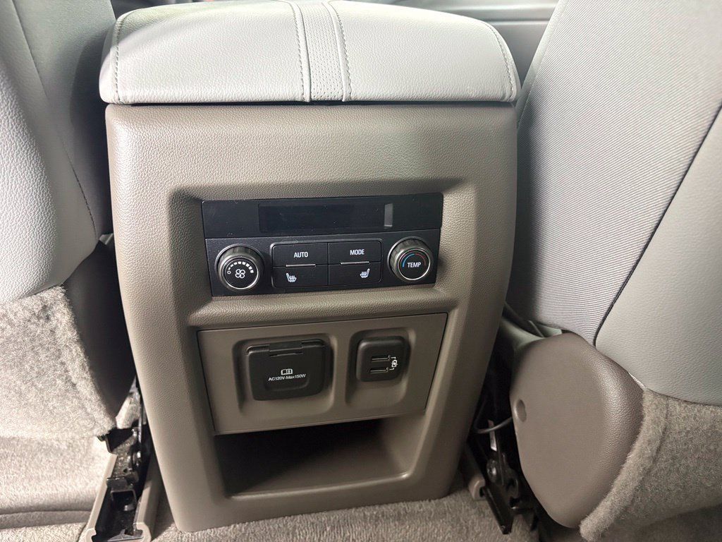Used 2019 Chevrolet Traverse Premier w/ Driver Confidence II Package FWD image 46