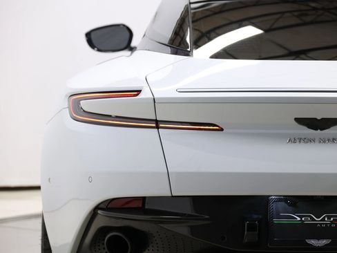 Used 2020 Aston Martin DB11 AMR image 49