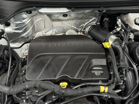 Used 2025 Buick Envista Sport Touring w/ Convenience II Package FWD image 42