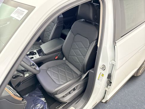 Used 2024 Volkswagen Atlas SE image 11