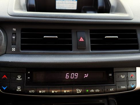 Used 2012 Lexus CT 200h Premium image 32