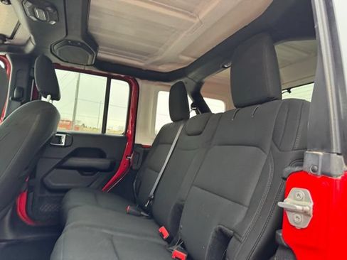 Used 2018 Jeep Wrangler Unlimited Sahara w/ Cold Weather Group AWD/4WD image 9