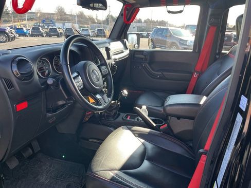 Used 2017 Jeep Wrangler Unlimited Rubicon image 33