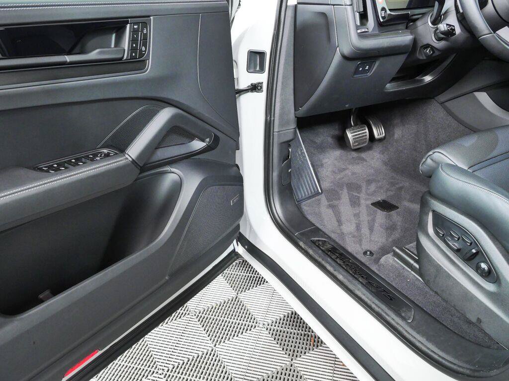 New 2026 Porsche Cayenne GTS AWD/4WD image 8