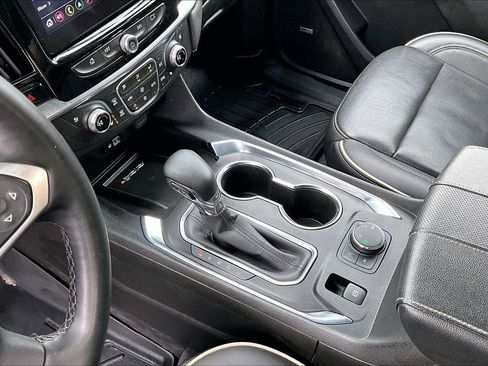 Used 2023 Chevrolet Traverse Premier image 16