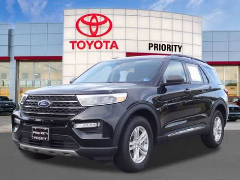 Used 2024 Ford Explorer XLT w/ Equipment Group 202A AWD/4WD image 1