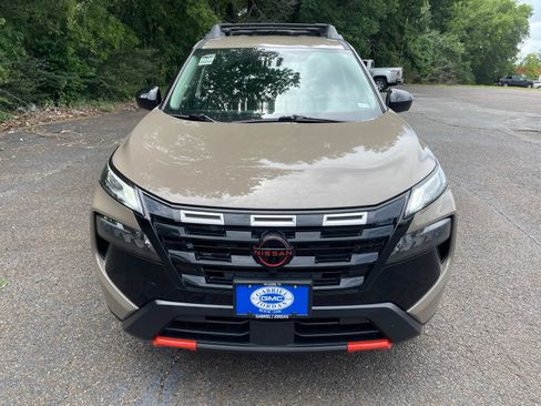 Used 2025 Nissan Rogue SV AWD/4WD image 10