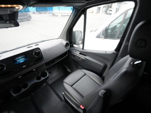 Used 2024 Mercedes-Benz Sprinter 2500 image 18