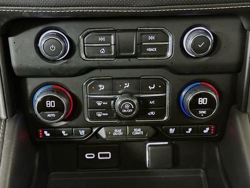 Used 2022 Chevrolet Suburban Premier image 16