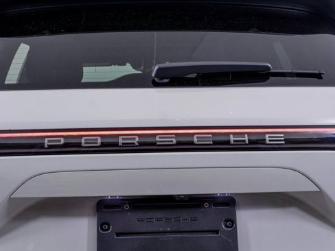 Certified 2023 Porsche Cayenne Platinum Edition image 13