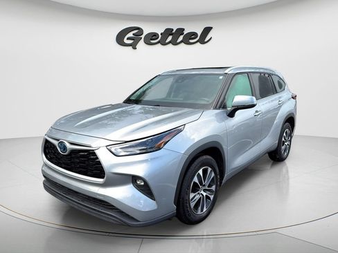 Used 2023 Toyota Highlander XLE FWD image 1