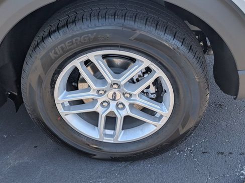New 2026 Ford Explorer Active RWD image 18