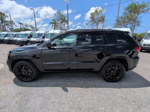 Used 2022 Jeep Grand Cherokee Laredo X AWD/4WD image 8