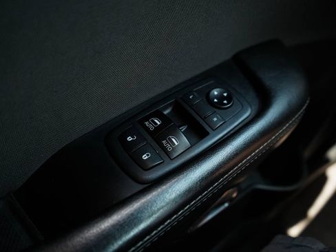 Used 2017 Dodge Challenger SXT RWD image 28