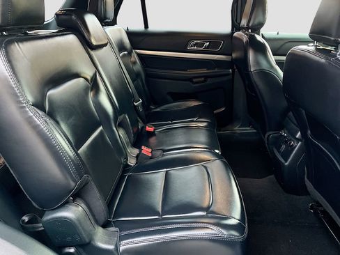 Used 2019 Ford Explorer XLT w/ Equipment Group 202A image 29