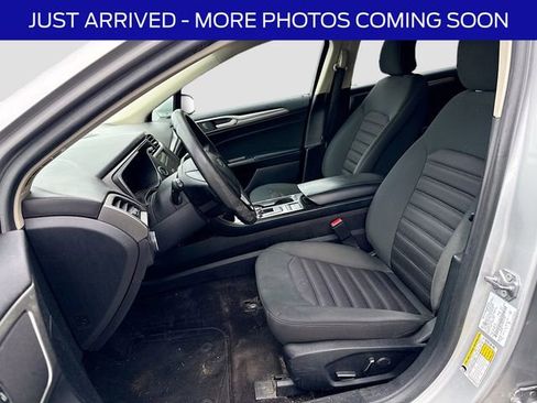 Used 2019 Ford Fusion SE FWD image 15