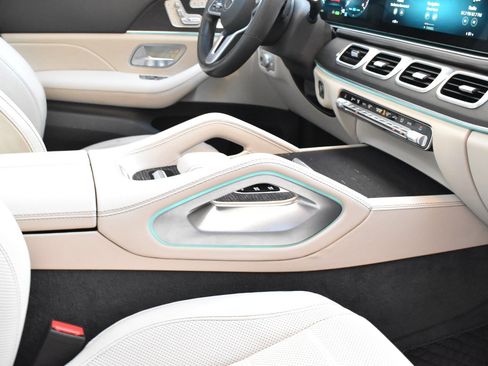 Used 2020 Mercedes-Benz GLS 450 4MATIC image 25