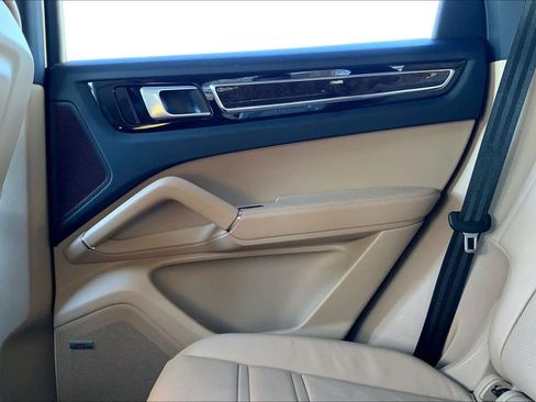 Used 2019 Porsche Cayenne image 35