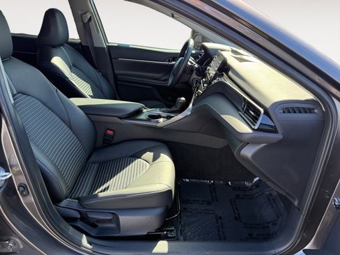 Used 2024 Toyota Camry SE image 19