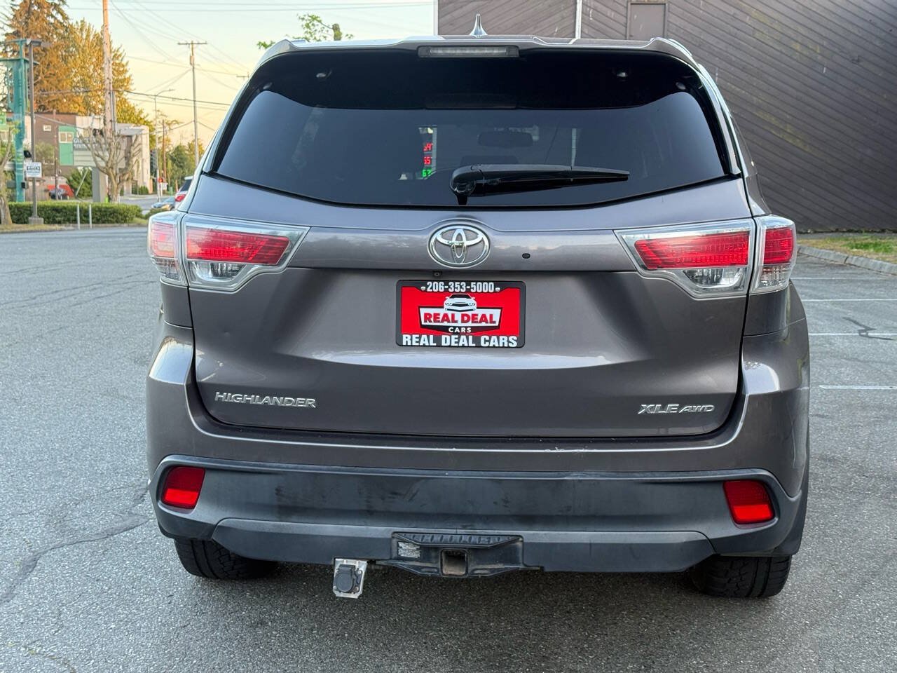 Used 2014 Toyota Highlander XLE AWD/4WD image 6
