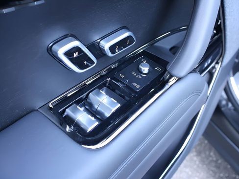 New 2026 Land Rover Range Rover Sport SE AWD/4WD image 11