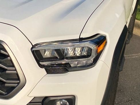 Used 2023 Toyota Tacoma TRD Off-Road w/ TRD Premium Off Road Package AWD/4WD image 5