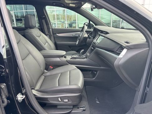 Used 2025 Cadillac XT6 Luxury image 29