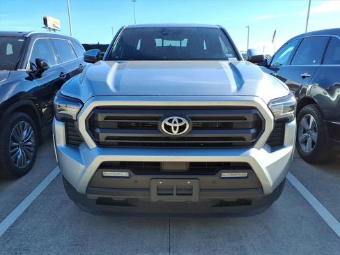 Used 2025 Toyota Tacoma SR5 image 3