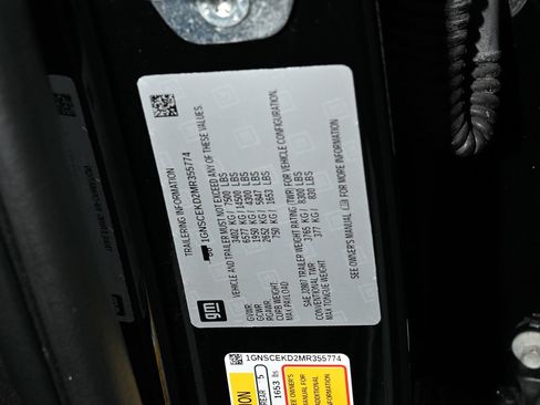 Used 2021 Chevrolet Suburban RST w/ Luxury Package RWD image 38